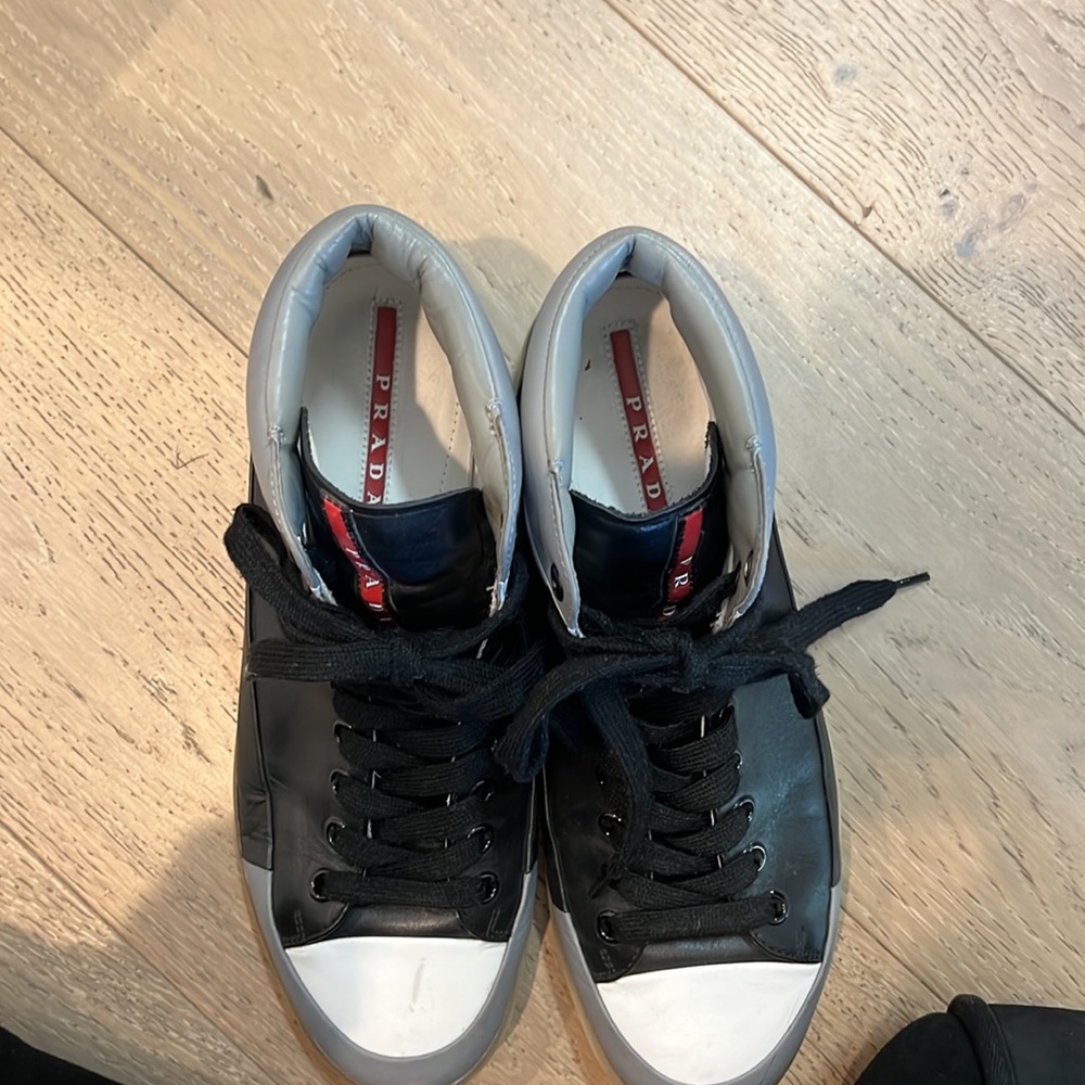 Men’s high top Prada leather sneakers. Size 9.5 - Picture 4 of 5